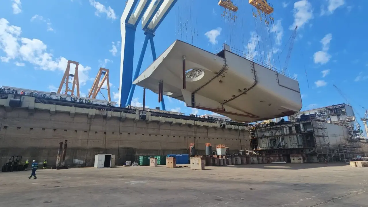 Construcci&oacute;n del BAM-IS en el astillero de Puerto Real